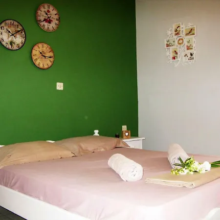 Apartment Apartment *